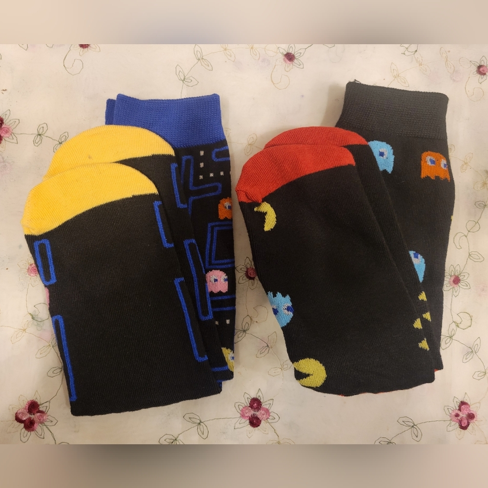 NWT 2 pair Pac Man socks bundle. 2 pair of gaming crew socks. Pick ur set